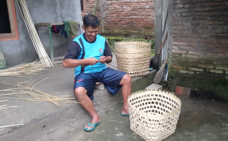 Meniti Harapan dari Anyaman Bambu di Kampung Zakat Bateh